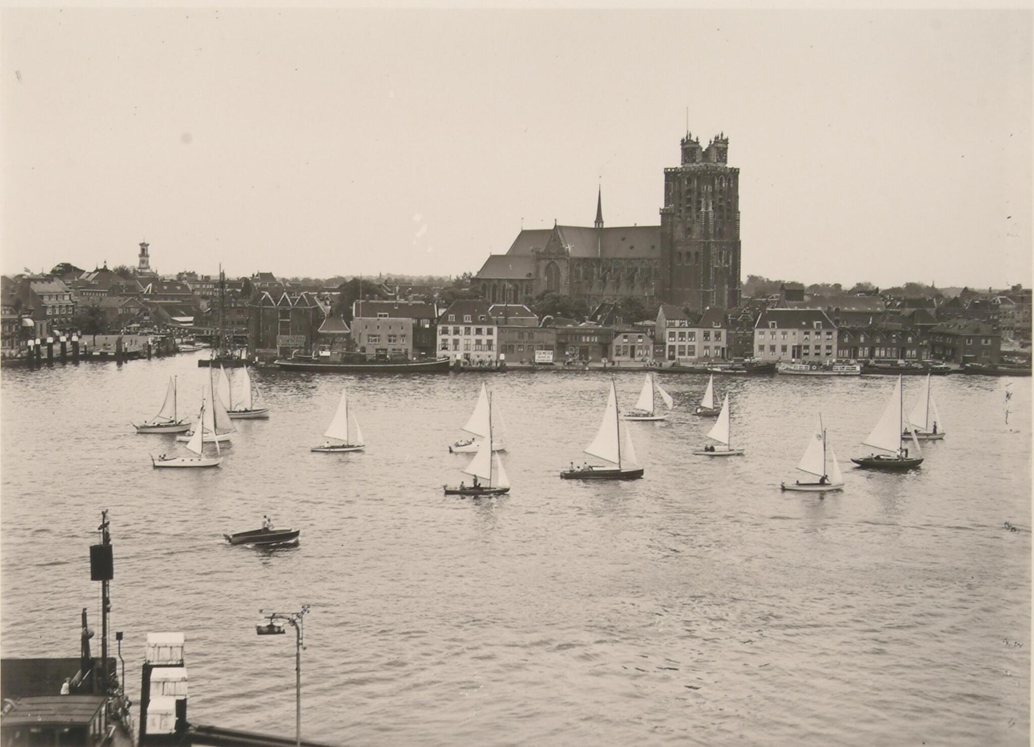 Foto Zeilregatta op de Oude Maas in 1958